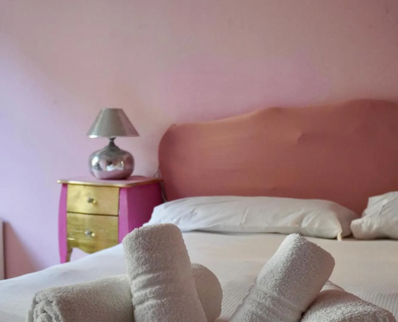 Eschilo In Rosa: Charme E Design Lägenhet Milano